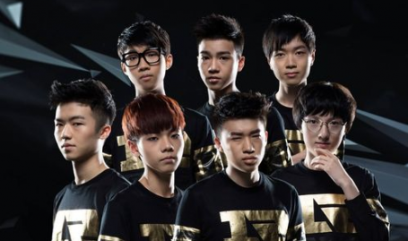 决赛之夜 足球 焦点战：雄鹿无缘四强RNG，新人崛起为争冠道路增添变数