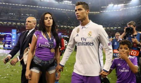 满贯今晚：C罗状态火热，曼城阵容变化引发球迷热议